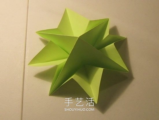 简单折纸立体圣诞树的折法详细步骤图(图29) 简单折纸立体圣诞树的折法详细步骤图(图29)