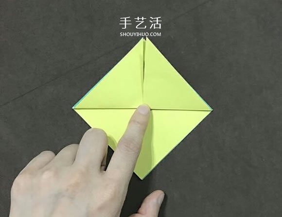 儿童简单折纸小金鱼的折法图解(图4)