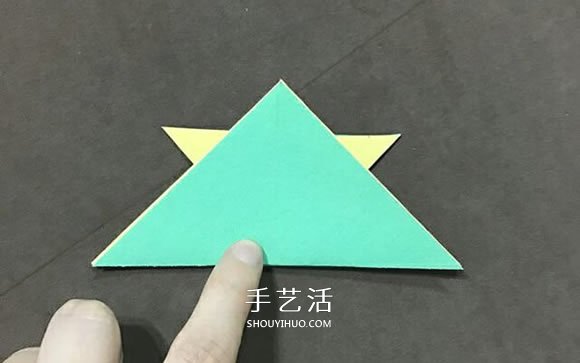 儿童简单折纸小金鱼的折法图解(图7)