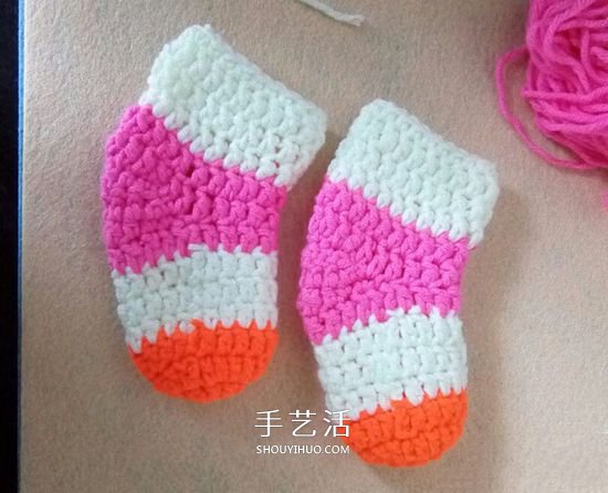 拼色婴儿袜子的编织教程 适合几个月大宝宝(图8) 拼色婴儿袜子的编织教程 适合几个月大宝宝(图8)