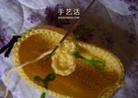 婴儿毛线保暖鞋子的织法 单色就已经很好看！(图5)