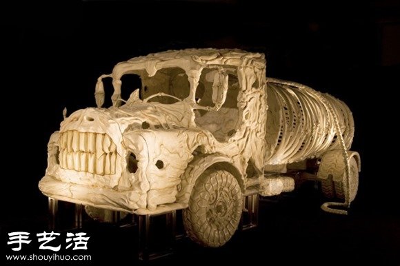 印度艺术家DIY的史前怪兽汽车模型(图6)