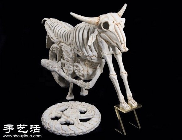 印度艺术家DIY的史前怪兽汽车模型(图10)