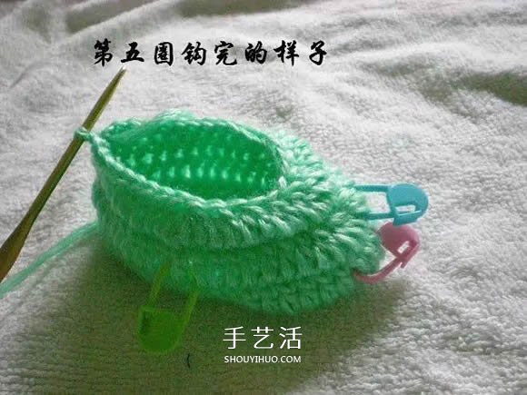 用钩织编织简单又漂亮婴儿鞋的方法步骤图(图15)