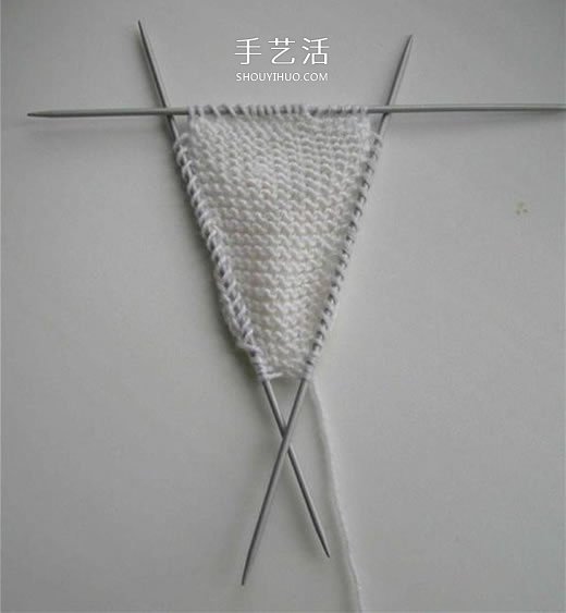 女宝宝保暖毛线鞋编织图解 带扣带和花朵装饰(图5)