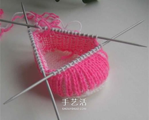 女宝宝保暖毛线鞋编织图解 带扣带和花朵装饰(图8)