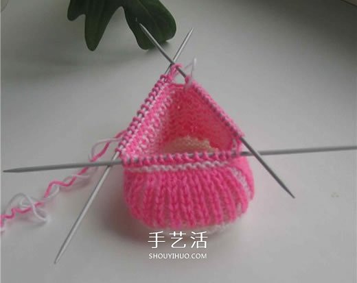 女宝宝保暖毛线鞋编织图解 带扣带和花朵装饰(图9)