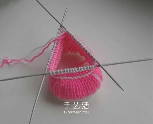 女宝宝保暖毛线鞋编织图解 带扣带和花朵装饰(图10)