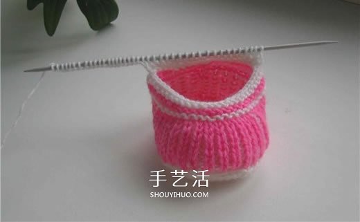 女宝宝保暖毛线鞋编织图解 带扣带和花朵装饰(图13)