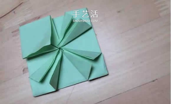 旋转纸陀螺怎么折图解 简单花型陀螺折纸教程(图12)