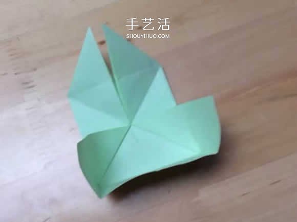 旋转纸陀螺怎么折图解 简单花型陀螺折纸教程(图8)