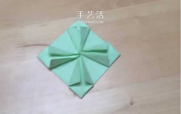 旋转纸陀螺怎么折图解 简单花型陀螺折纸教程(图13)