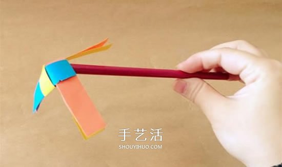 幼儿手工风车图片步骤 会旋转的小风车做法(图5)