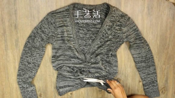 普通开衫毛衣改造 DIY露肩皱褶上衣的方法(图9)