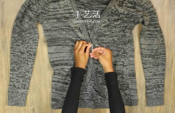 普通开衫毛衣改造 DIY露肩皱褶上衣的方法(图7)
