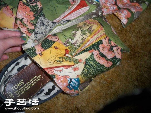 旧布鞋改造利用 DIY时尚田园风布艺美鞋(图1)