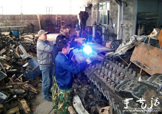 废弃金属DIY的“威震天”坦克(图5)