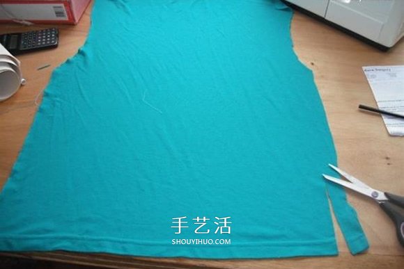 旧T恤改造厨房围裙图解 自制厨房围裙的制作方法(图3)