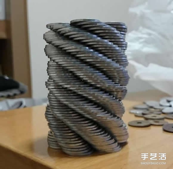 高难度平衡游戏 平衡高手用硬币挑战堆叠极限(图3)