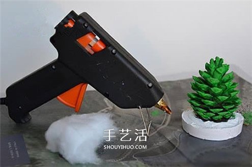 自制松果圣诞树装饰品的方法教程(图7)