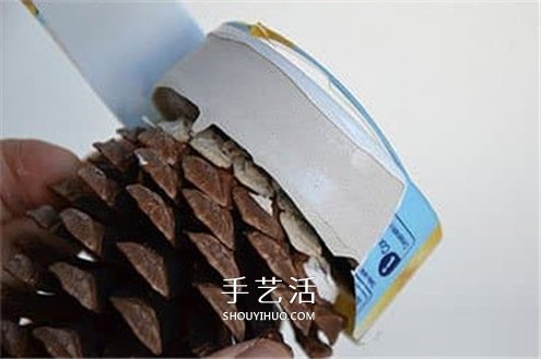 自制松果圣诞树装饰品的方法教程(图5)