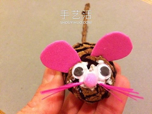 幼儿园松果手工制作 变身可爱小老鼠！(图4)