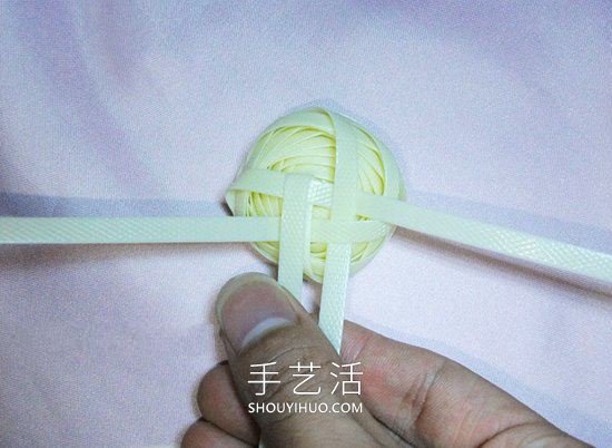 塑料包装带编织玫瑰花的方法图解教程(图12) 塑料包装带编织玫瑰花的方法图解教程(图12)