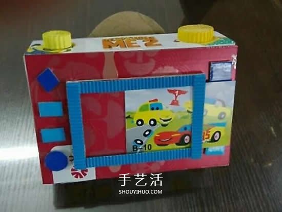 幼儿园手工作品图片 废物利用做的漂亮相机(图5)