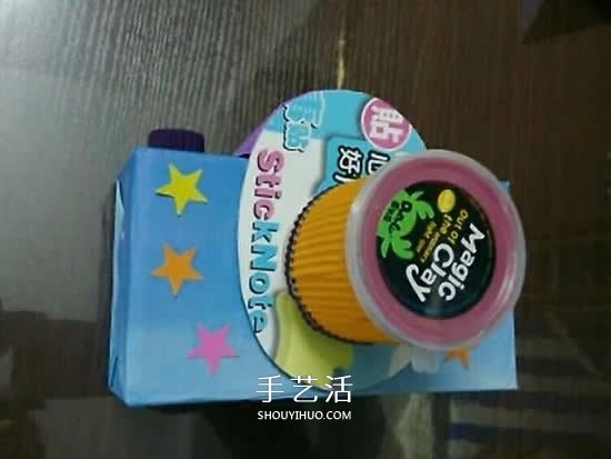 幼儿园手工作品图片 废物利用做的漂亮相机(图8)