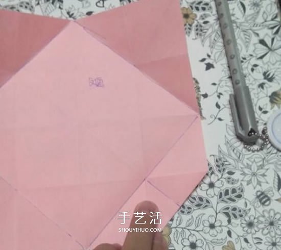 爱心相框怎么折图解 带心形四方相框的折法(图12)