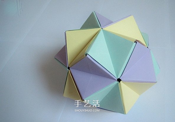 纸花球的叠法详细教程 手工折纸花球过程图(图1)