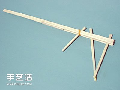 连发皮筋枪怎么做图解 自制连发皮筋枪做法(图1)