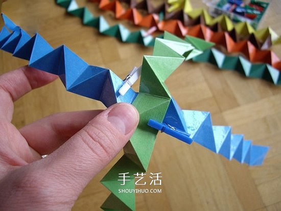纸球的折法步骤图片 折纸彩球的详细步骤图(图2)