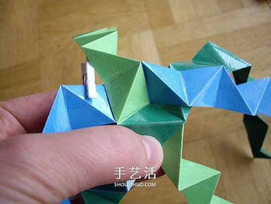 纸球的折法步骤图片 折纸彩球的详细步骤图(图4)