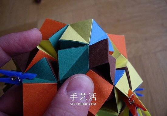 纸球的折法步骤图片 折纸彩球的详细步骤图(图19)