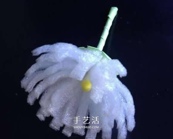 泡沫纸手工制作菊花 简单泡沫纸菊花的做法(图8)