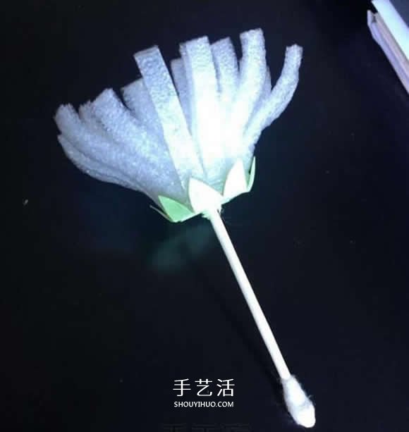 泡沫纸手工制作菊花 简单泡沫纸菊花的做法(图7)