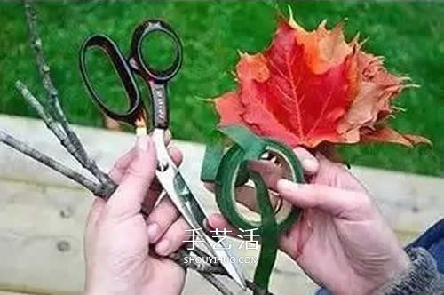 落叶制作玫瑰花图解 枫叶玫瑰花的做法步骤(图1)