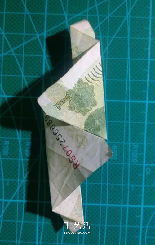 六角徽章的折法图解 一元纸币折纸六角徽章(图15)