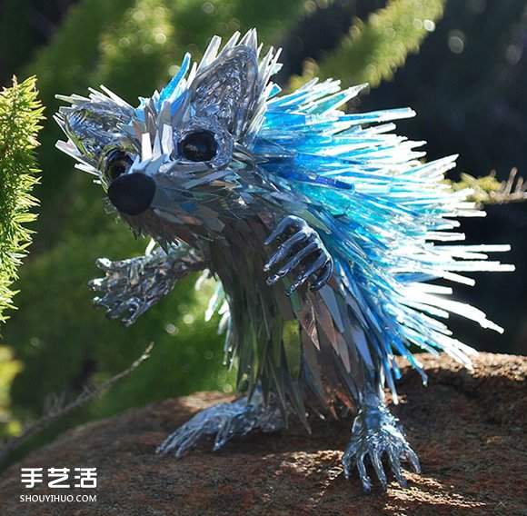 CD光盘变废为宝 塑造出各式各样的动物雕塑(图2)