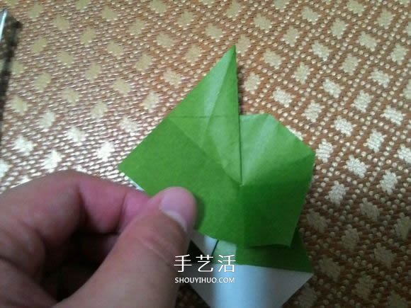 圣诞老人折纸步骤图解 纸折圣诞老人怎么折(图23)