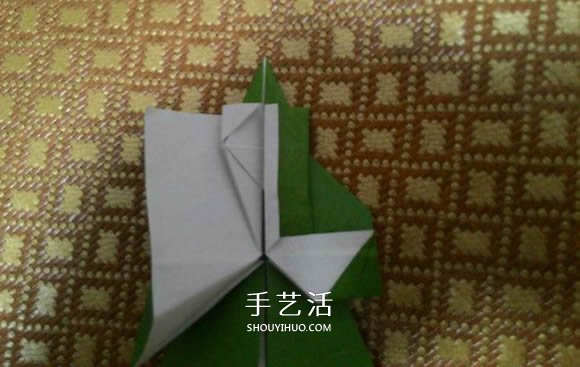 圣诞老人折纸步骤图解 纸折圣诞老人怎么折(图31)