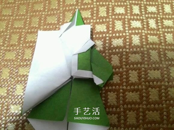 圣诞老人折纸步骤图解 纸折圣诞老人怎么折(图41)