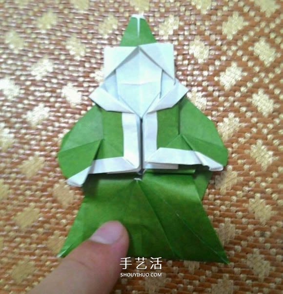圣诞老人折纸步骤图解 纸折圣诞老人怎么折(图49)