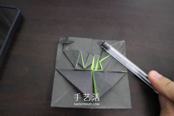 耐克标志的折纸方法 怎么折NIKE标志的图解(图22)