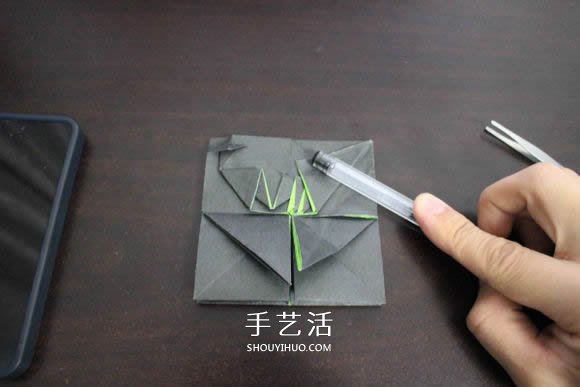 耐克标志的折纸方法 怎么折NIKE标志的图解(图21)