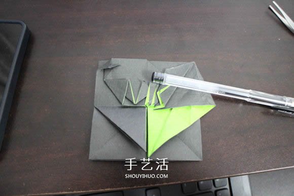 耐克标志的折纸方法 怎么折NIKE标志的图解(图23)