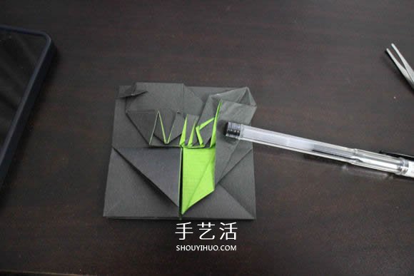 耐克标志的折纸方法 怎么折NIKE标志的图解(图24)