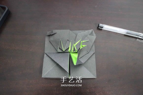 耐克标志的折纸方法 怎么折NIKE标志的图解(图25)
