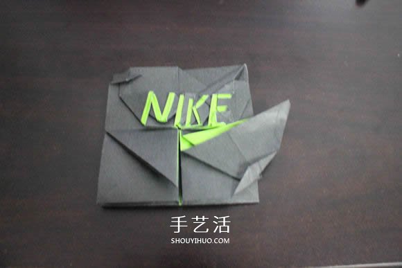 耐克标志的折纸方法 怎么折NIKE标志的图解(图33)